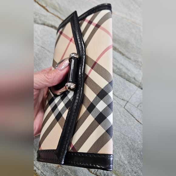 Burberry Haymarket Wallet Excellent Condition - Picture 13 of 16